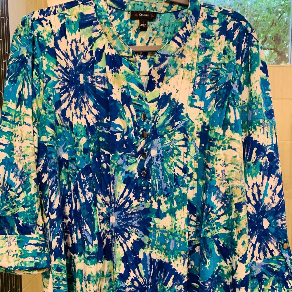 Cocomo Multi-colored lightweight shirt. Size L